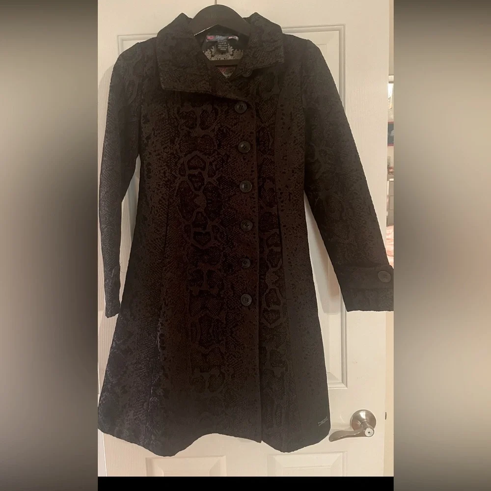 Coat - Picture 1 of 9